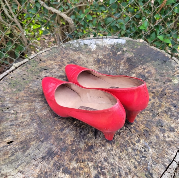 Bally Of Switzerland VICKY Red Leather Pumps Size 7.5 - Picture 2 of 10